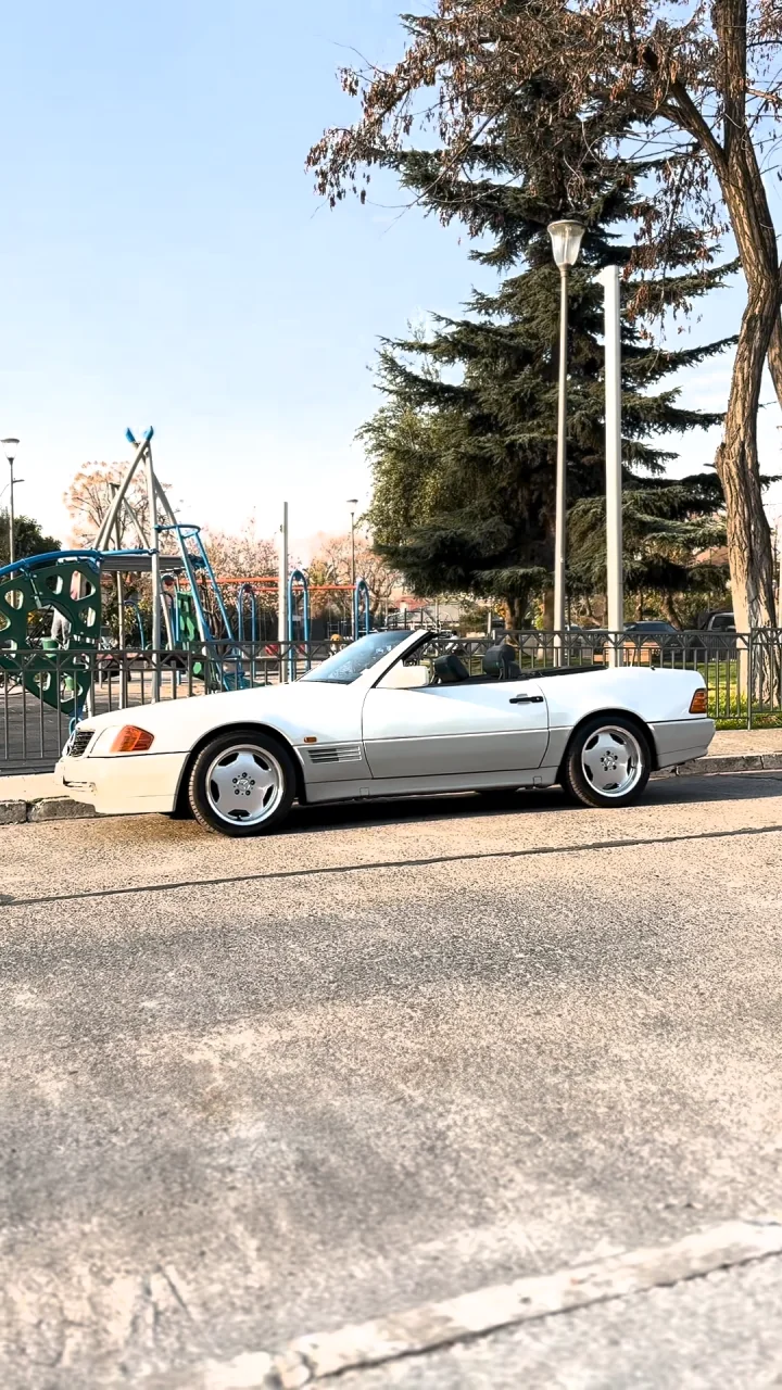 Mercedes-Benz 500 SL blanco fotografiado para Torque Automotriz